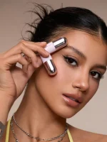 نحوه قرارگیری مهر خط چشم شیگلم روی گوشه بیرونی چشم